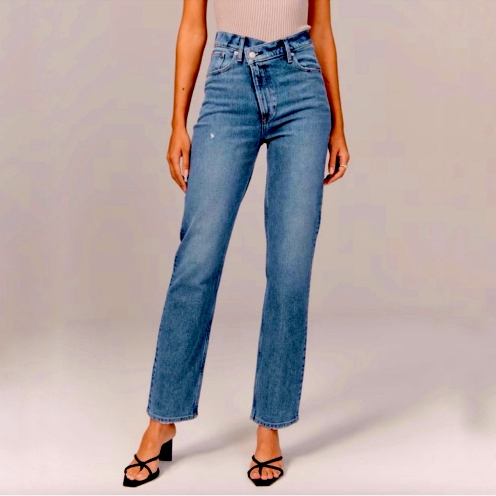 Abercrombie & Fitch Curve Love Ultra High Rise 90s Criss Cross Straight Jean
